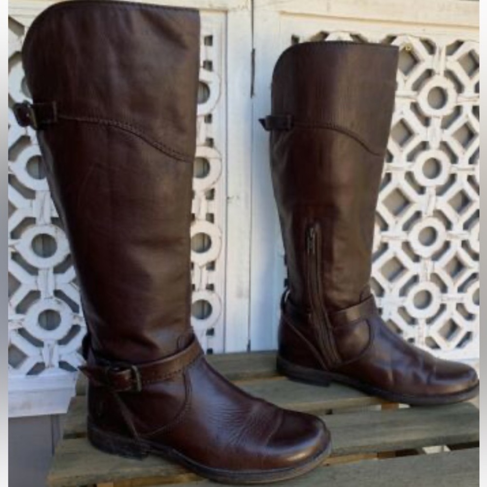 - - Frye boots Size 6. Excellent used…